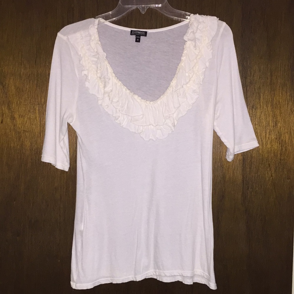 White ruffled neck t shirt.